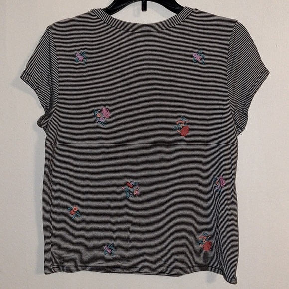 🌹AMERICAN EAGLE CROPPED FLORAL TEE - Picture 3 of 4